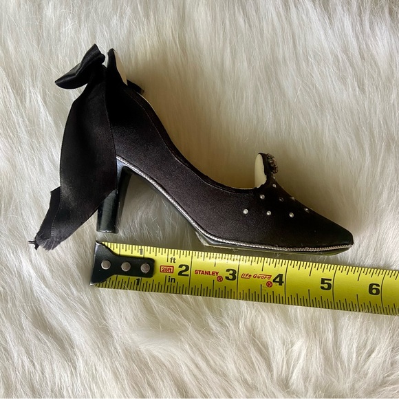 Black satin ring holder - Picture 5 of 6